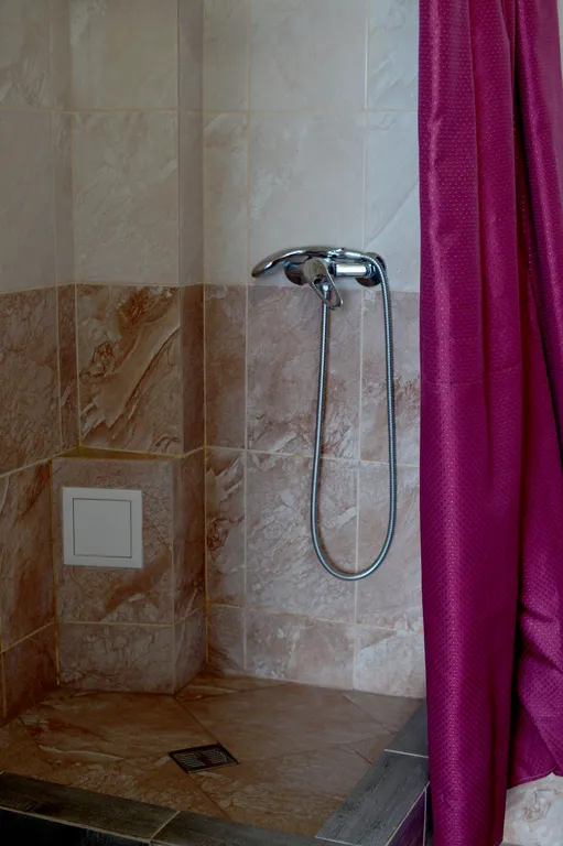 Четырехместный номер с отоплением и со всеми удобствами