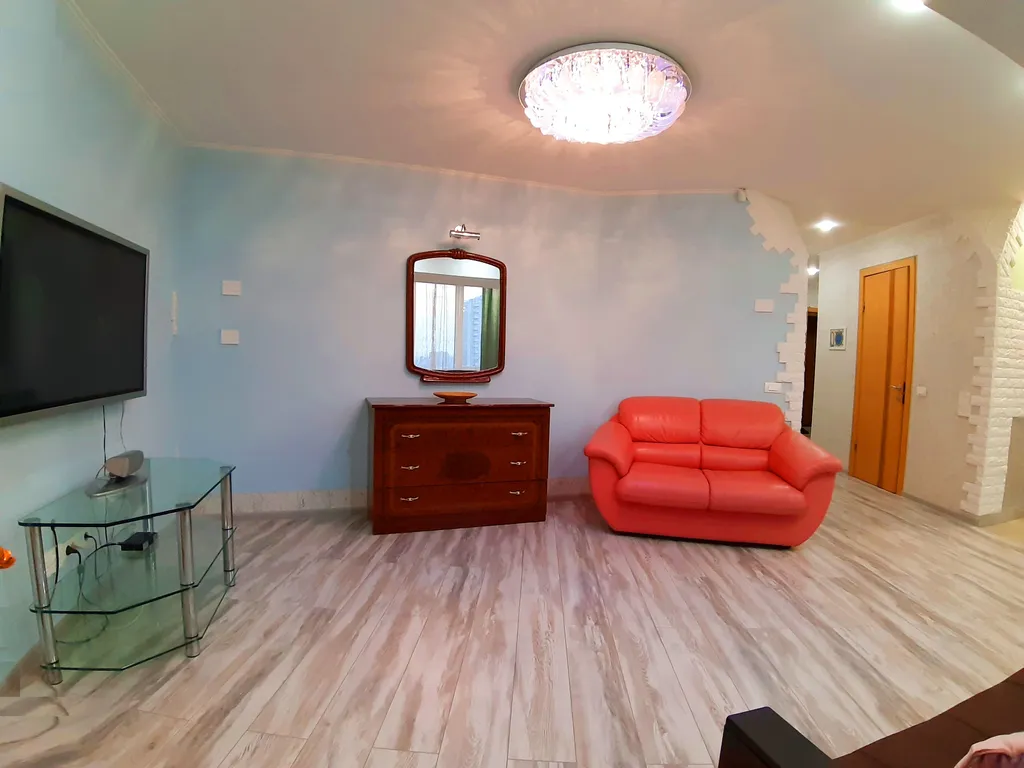 Эксклюзивные евро-апартаменты с сауной на площади Революции