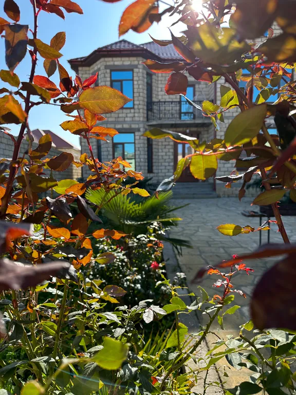 Большой красивый дом у моря