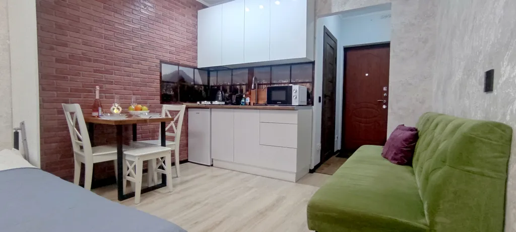 Видовая студия с большой лоджией