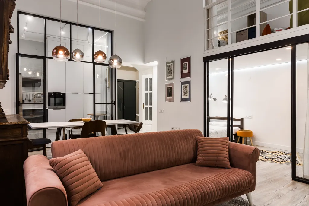 Трехуровневая квартира в историческом доме в центре города