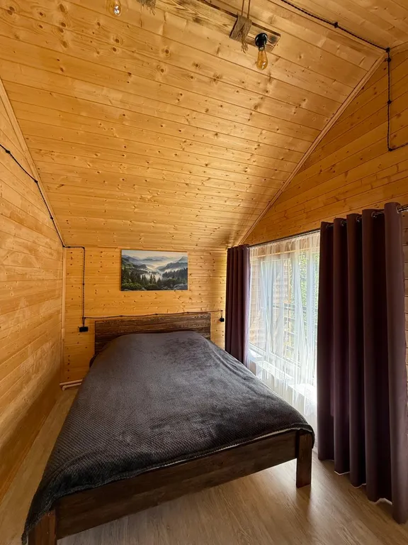 Двухэтажный коттедж с видом на лес