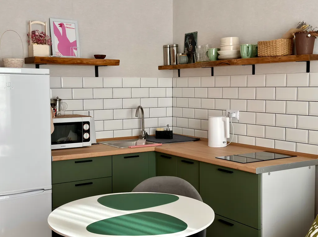 Солнечная квартира в центре города с видом на гору