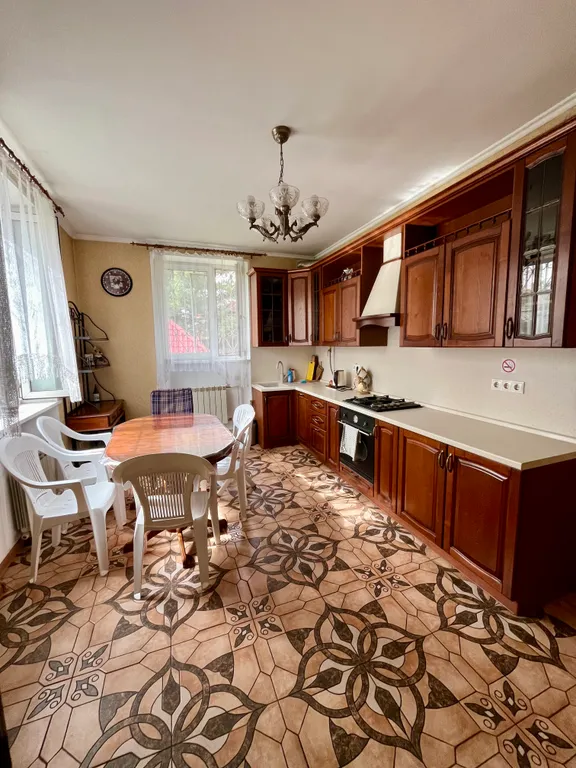 Шикарный загородный дом с бильярдом