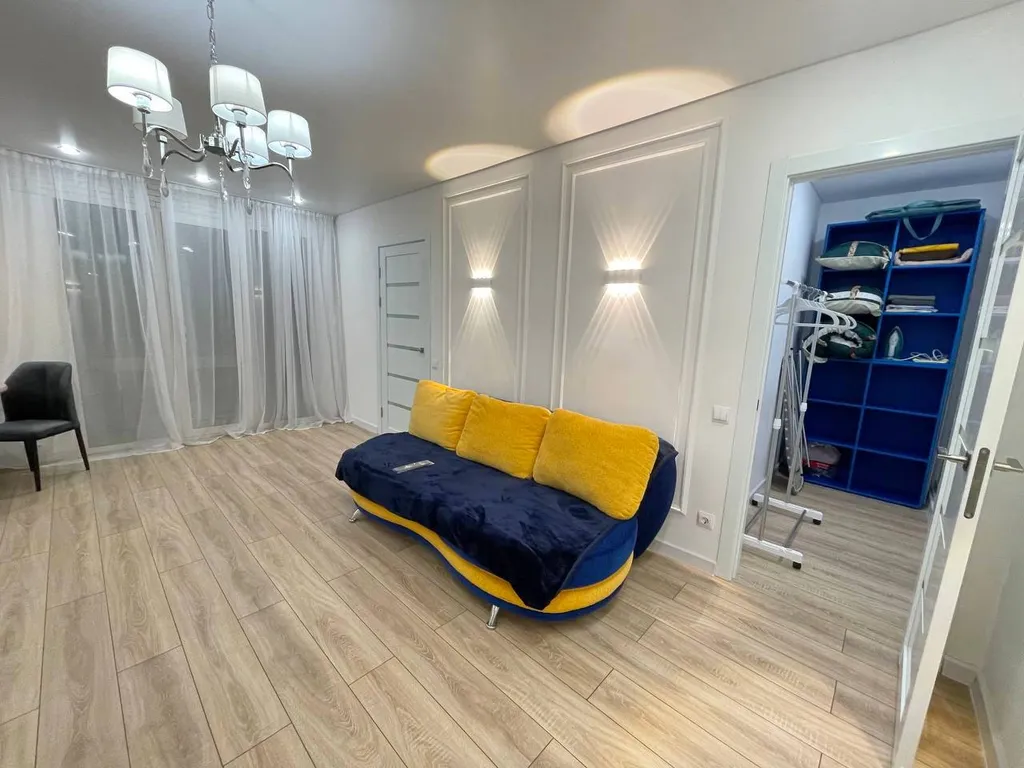 Центр, квартира на Суханова, 2 комнатная, 2 этаж