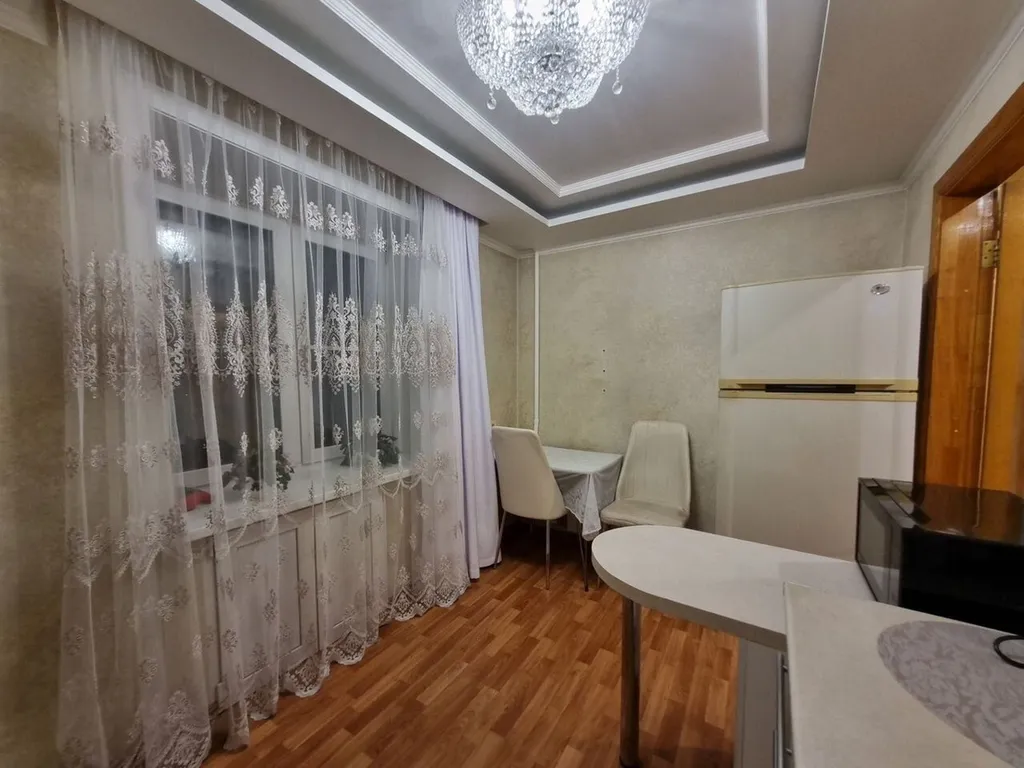 Сoлнeчнaя, пpоcторная 2-комнатная квaртиpа рядом с ДBГУПC