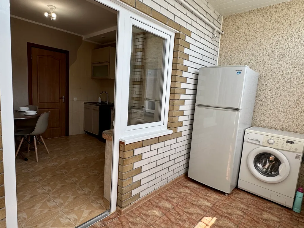 Номер с кухней и ванной комнатой, большой двор