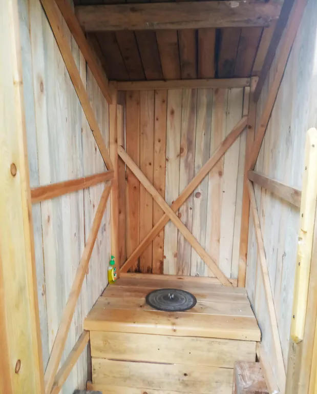 Домик в деревне вдали от цивилизации