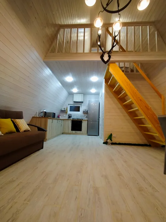 Уютный, вместительный А-фрейм с видом на горы