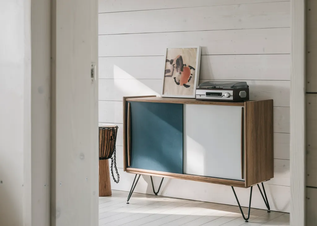 Загородный дом с террасой, баней и видом на лес