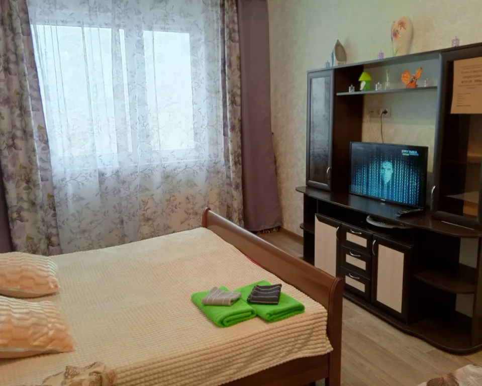 Однокомнатная квартира в районе ЖД — аренда посуточно в Сургут