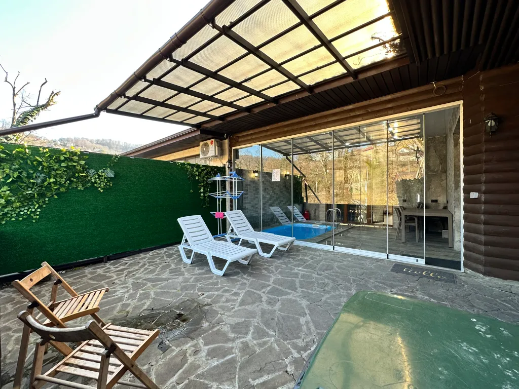 Домик у реки