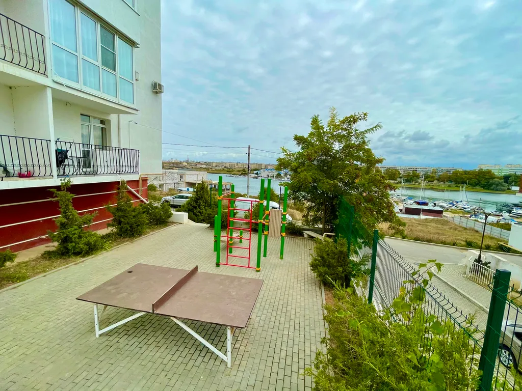 Квартира Квартира у моря, окна и балкон с видом на море и яхт-клуб — Севастополь