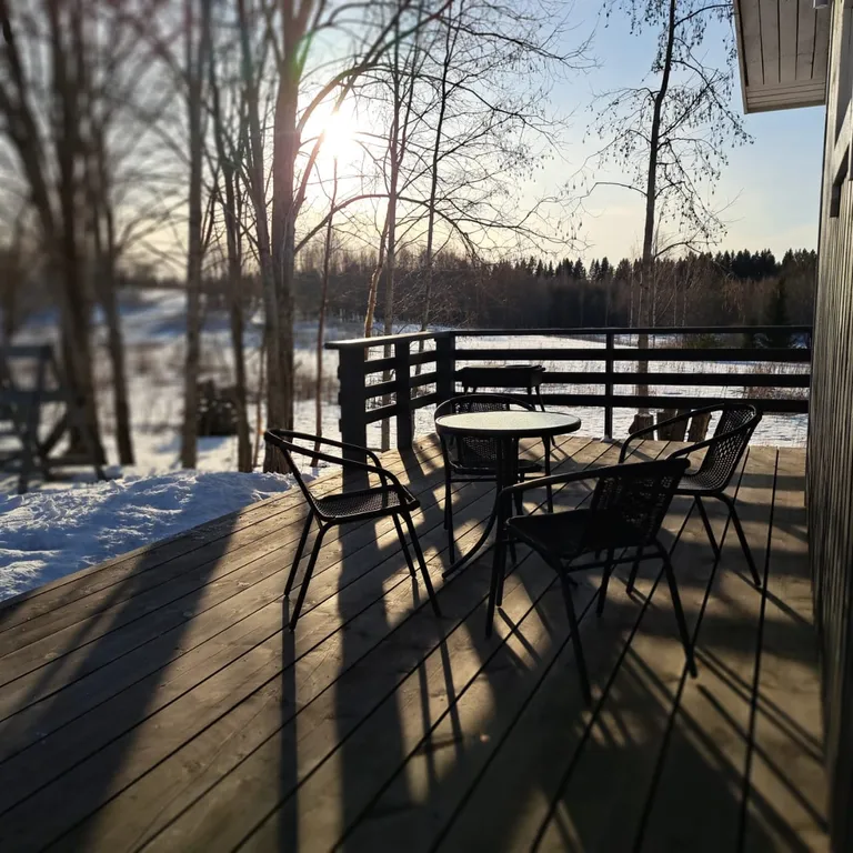 Уютный домик с видом на закат