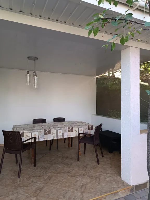 сдается коттедж 2  этажа.130 кв. м, с тремя отдельными комнатами