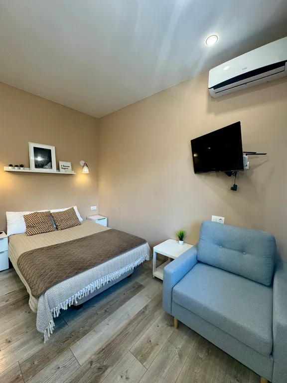 Светлая уютная студия с видом на горы