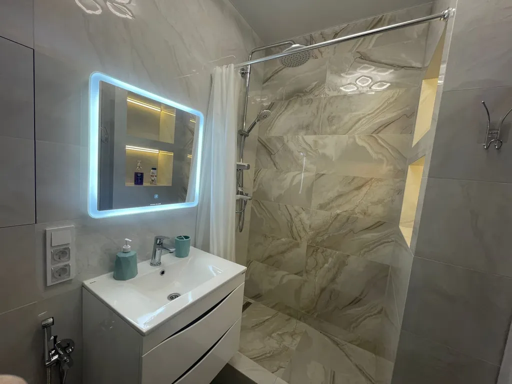 Новая, современная, уютная квартира в тихом районе города.