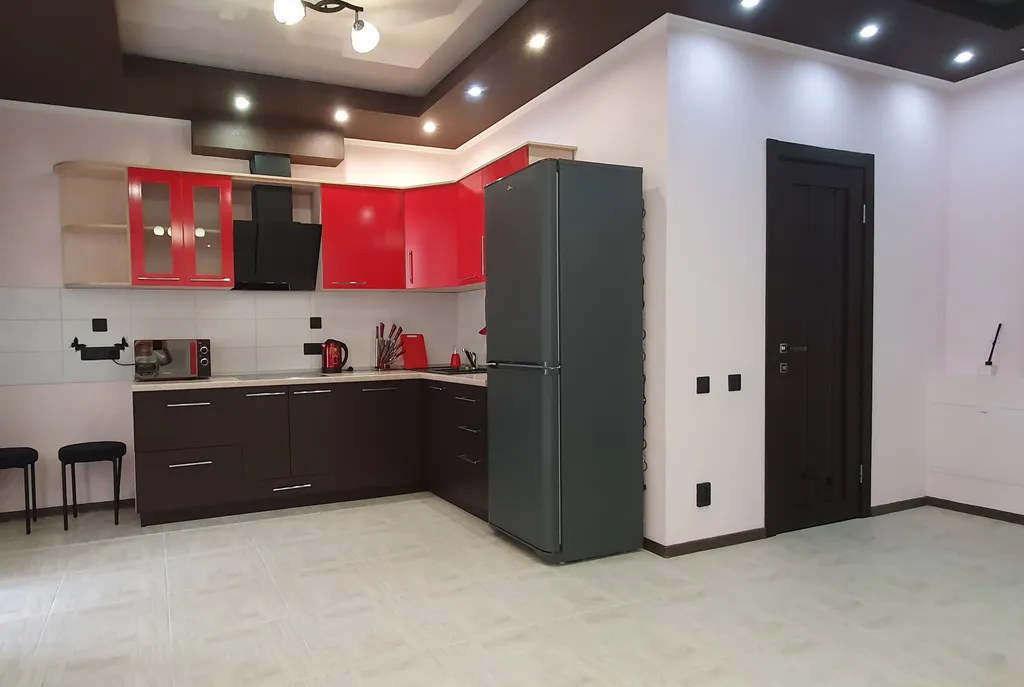 Уютная студия с отдельной спальной зоной, рядом с Иртышом