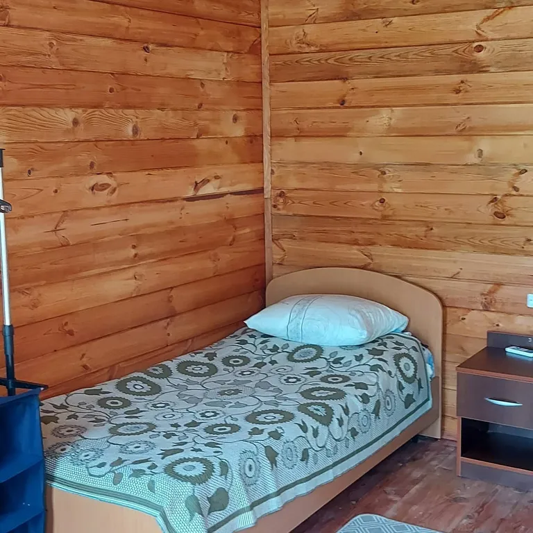 Дом в деревне на берегу реки для спокойного отдыха