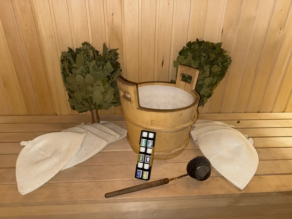 Двухэтажный дом из сруба а Теберде с баней с видом на горы и реку