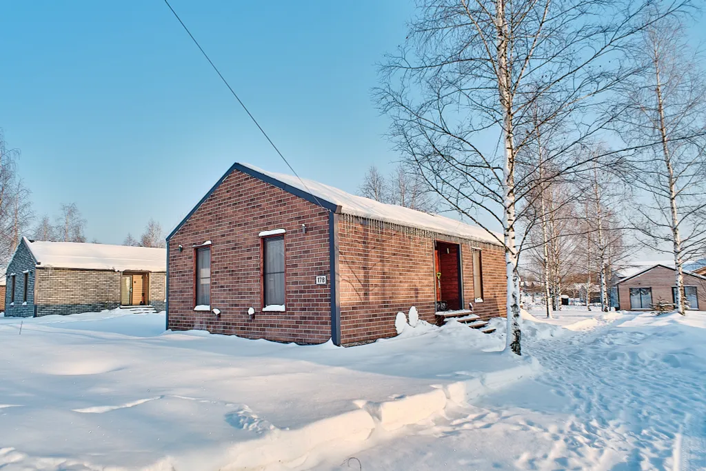 Творческий дом с игровой и полкой увлечений