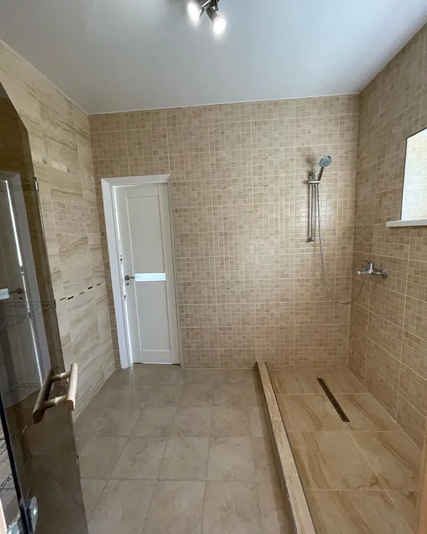 Дом с баней и бассейном