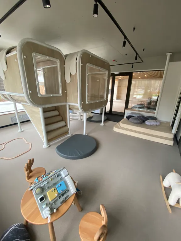 Студия с лоджией на заливе в комплексе с подогреваемым бассейном