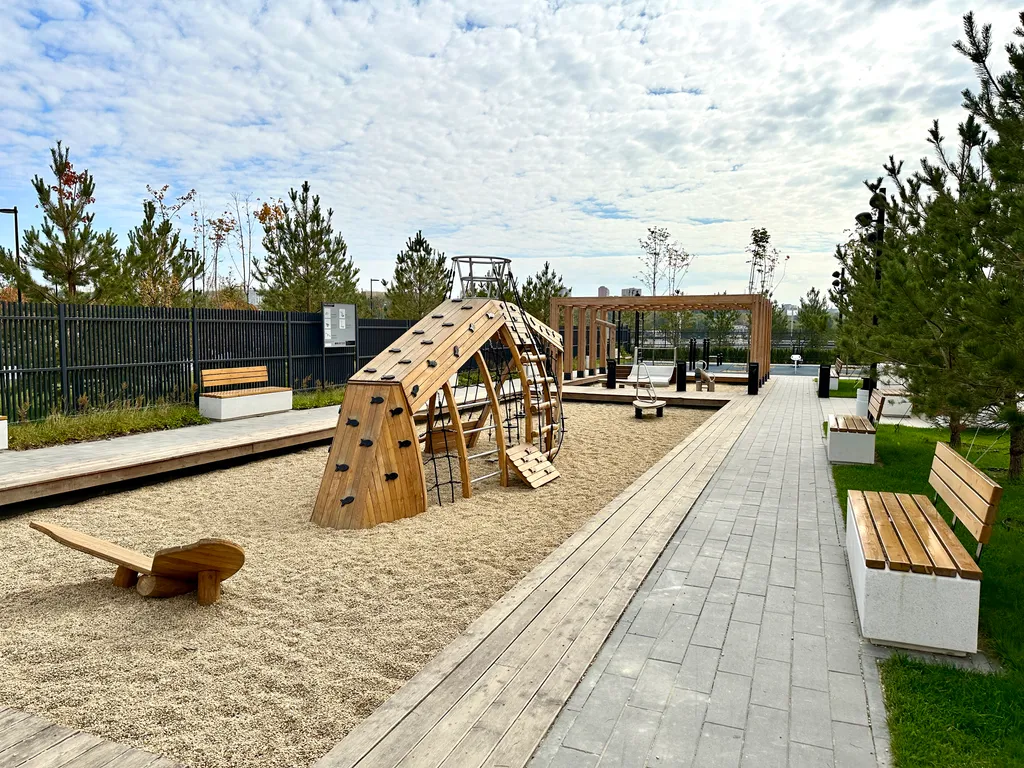 Студия с шикарным панорамным видом на набережную и реку Свияга