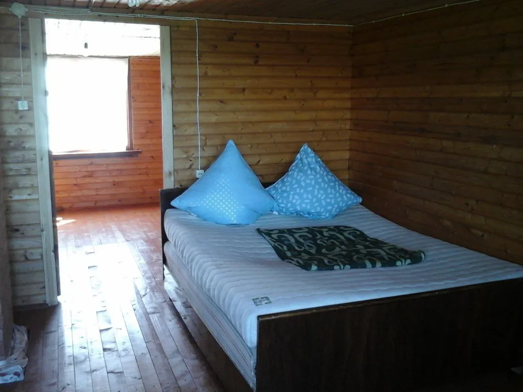 Дом на берегу заводи