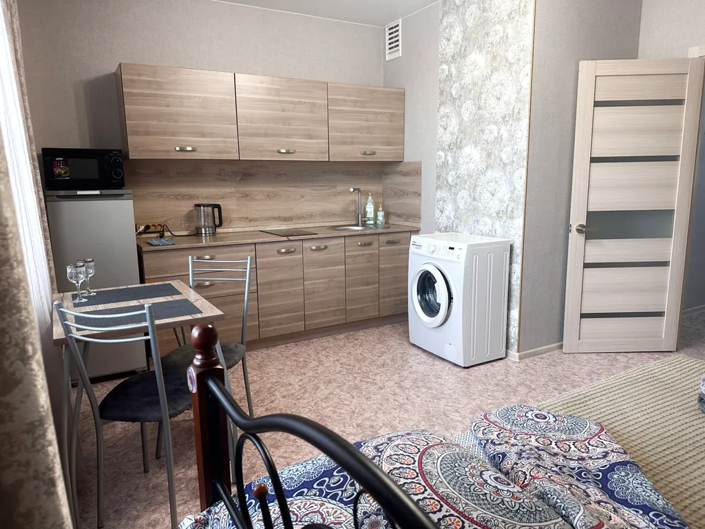 Кардиоцентр через дорогу