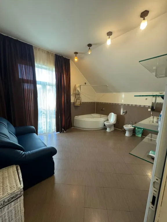 Дом с бассейном