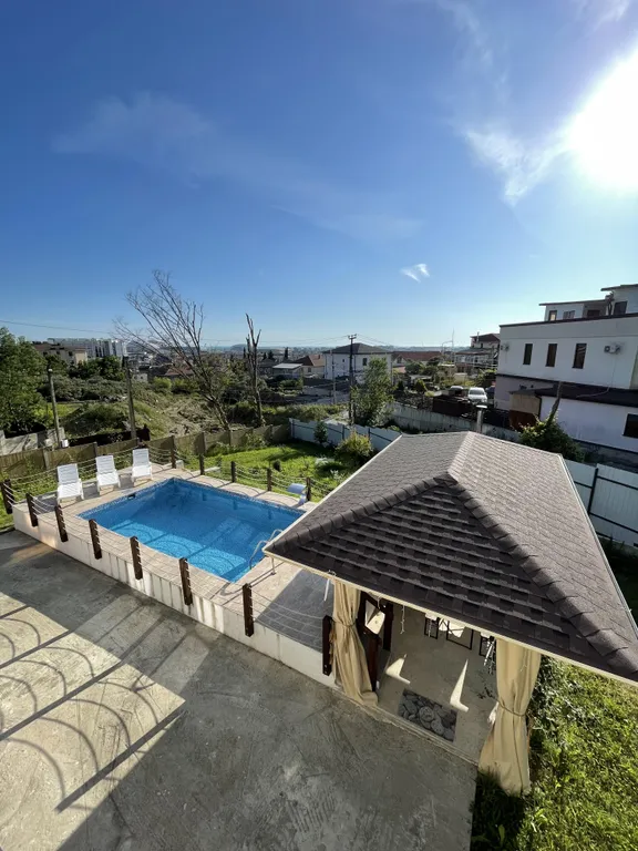 Дом с подогреваемым бассейном и 5 спальнями