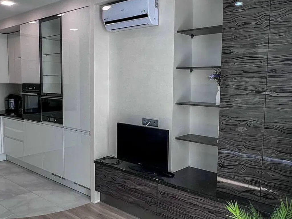 Современная квартира с панорамным видом на Волгу (Уютный Дом)