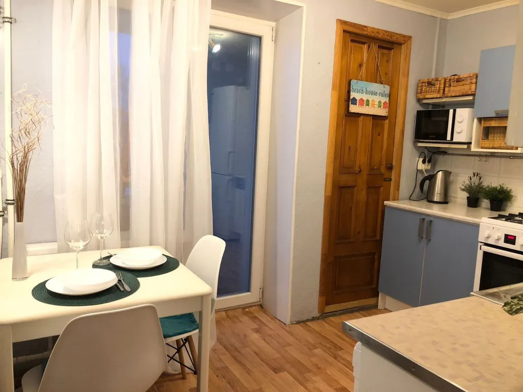 Видовая двухкомнатная квартира в 300 метрах от пляжа