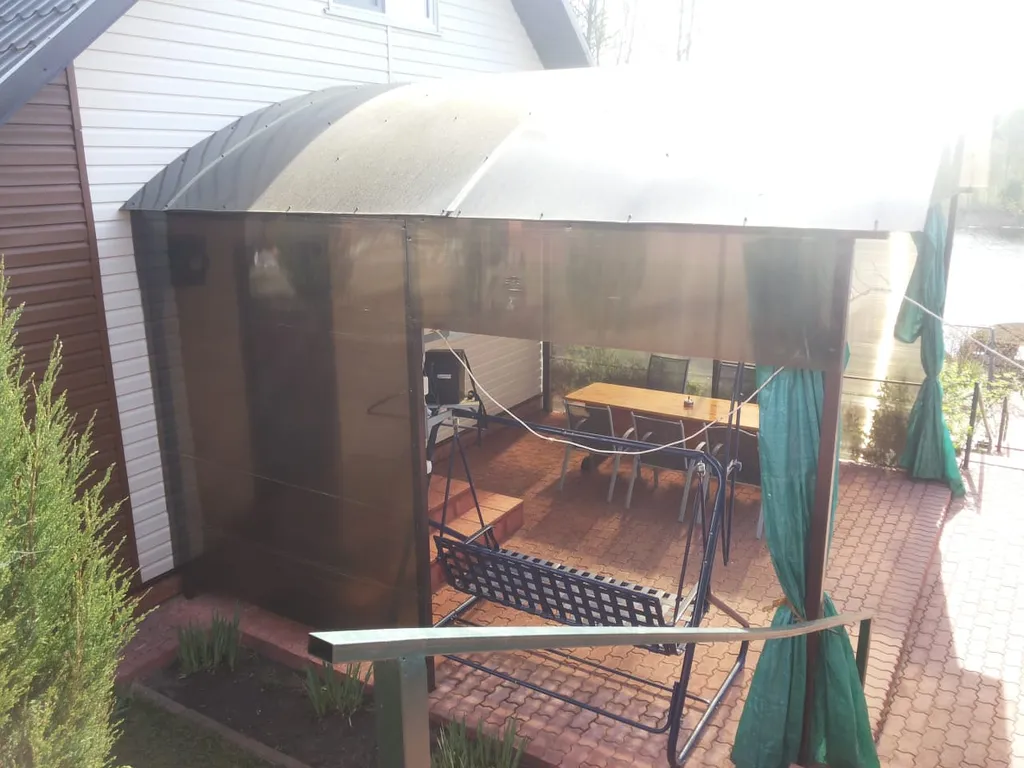 Дом на берегу озера Селигер