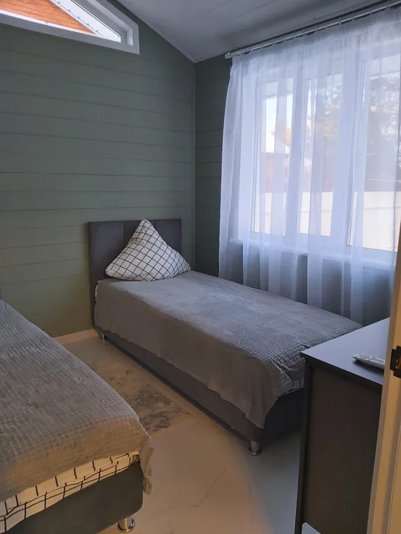 Дом в окружении леса