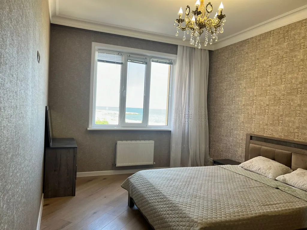 Квартира с панорамными окнами с видом на море