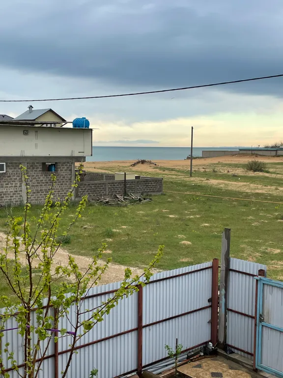 Деревянный дом у моря