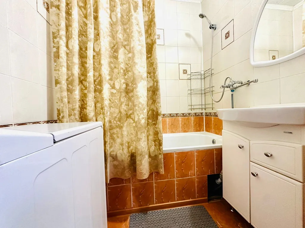 Уютная 1-комнатная квартира с балконом в центре города