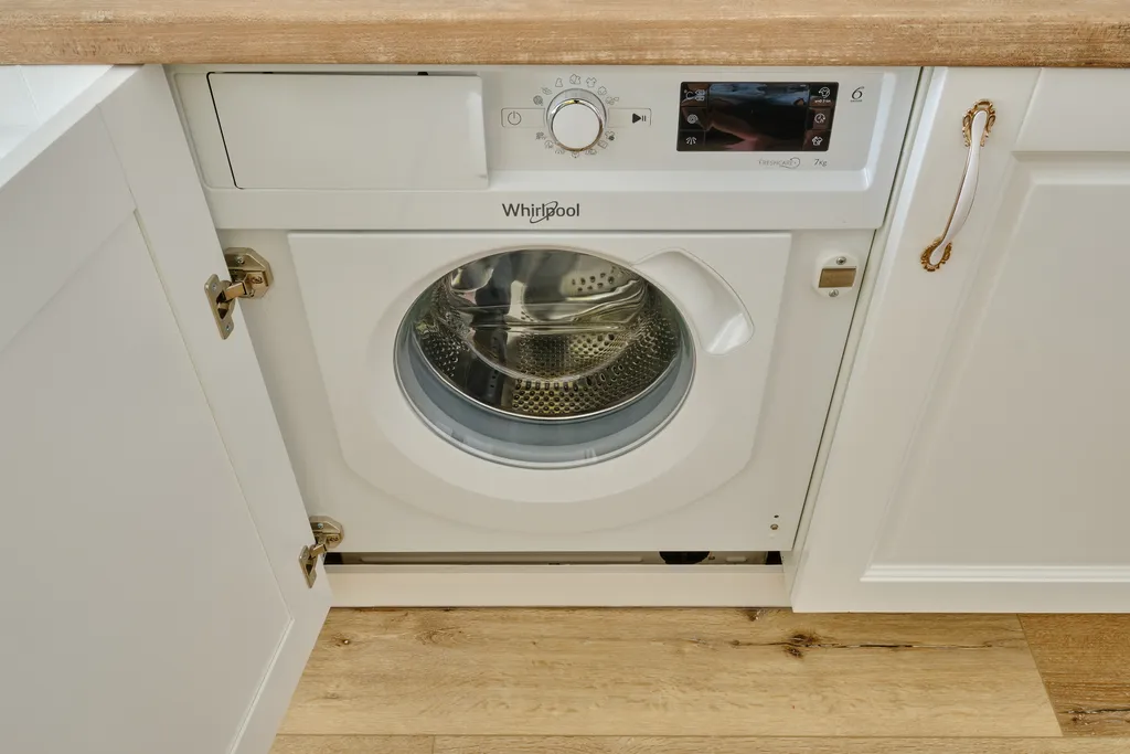 Квартира с дизайнерским ремонтом и видом на горы на побережье