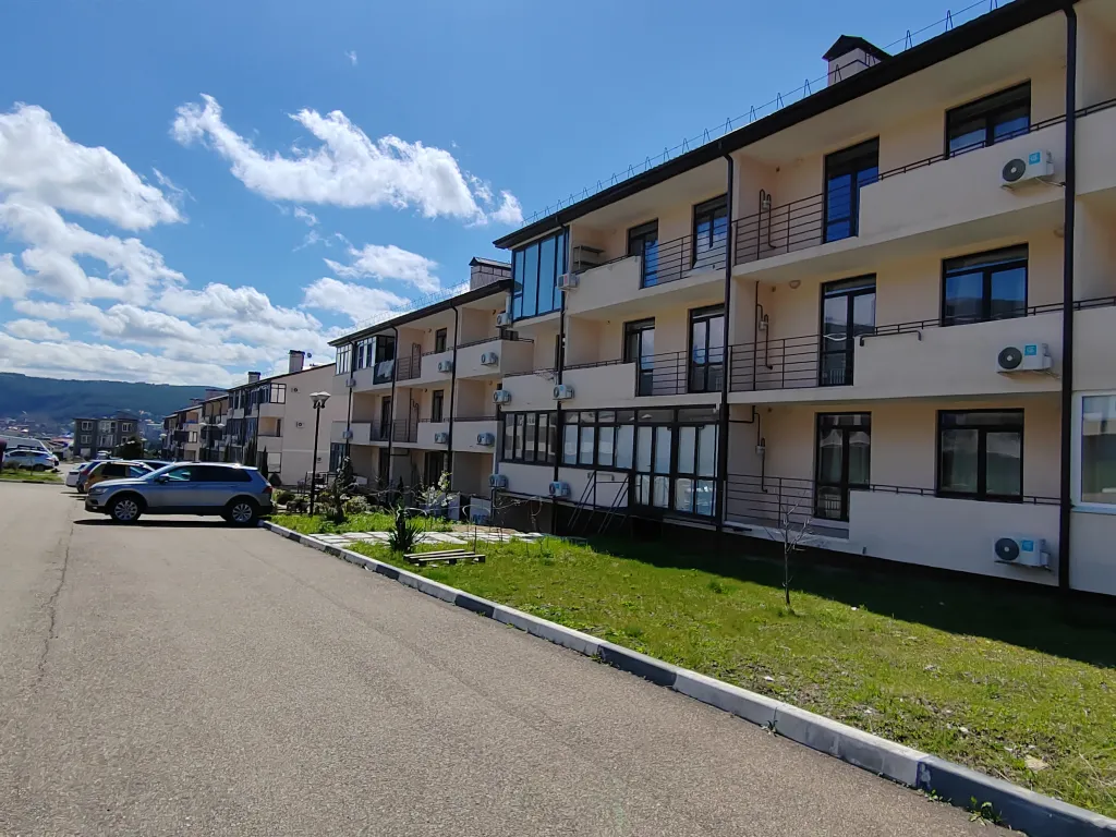 Уютная квартира с большой лоджией - террасой у открытого моря