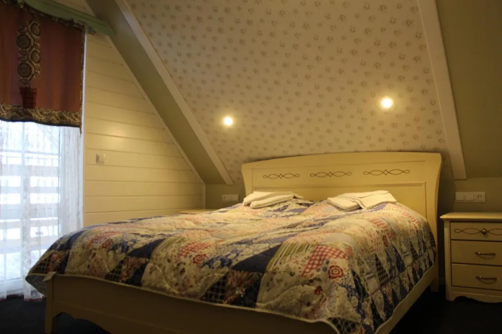 Дом возле монастыря