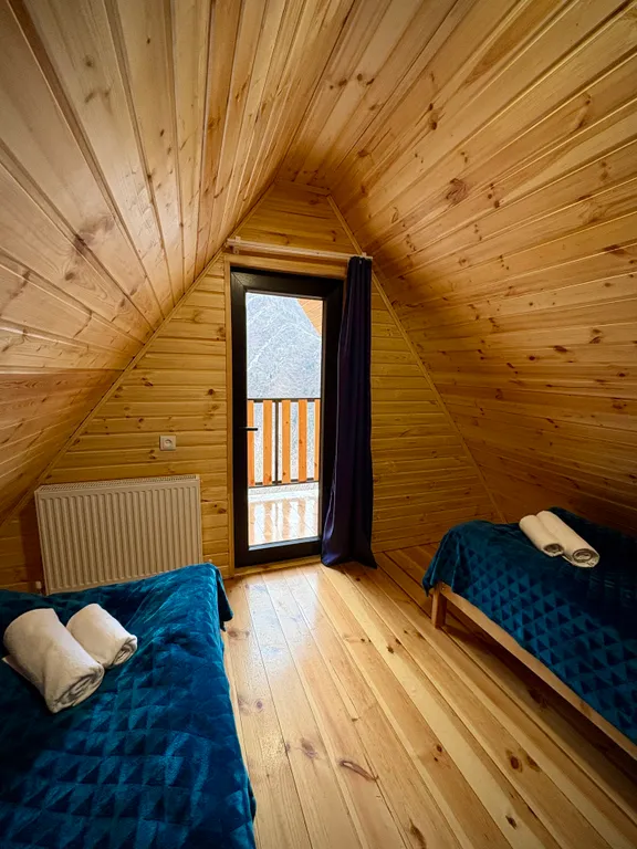 Шале Кедари