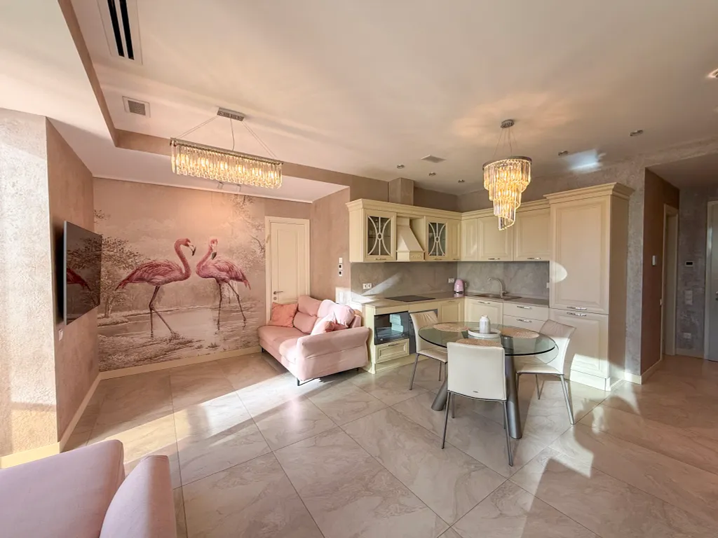 Двухкомнатная квартира на берегу моря, Bellevue Residence