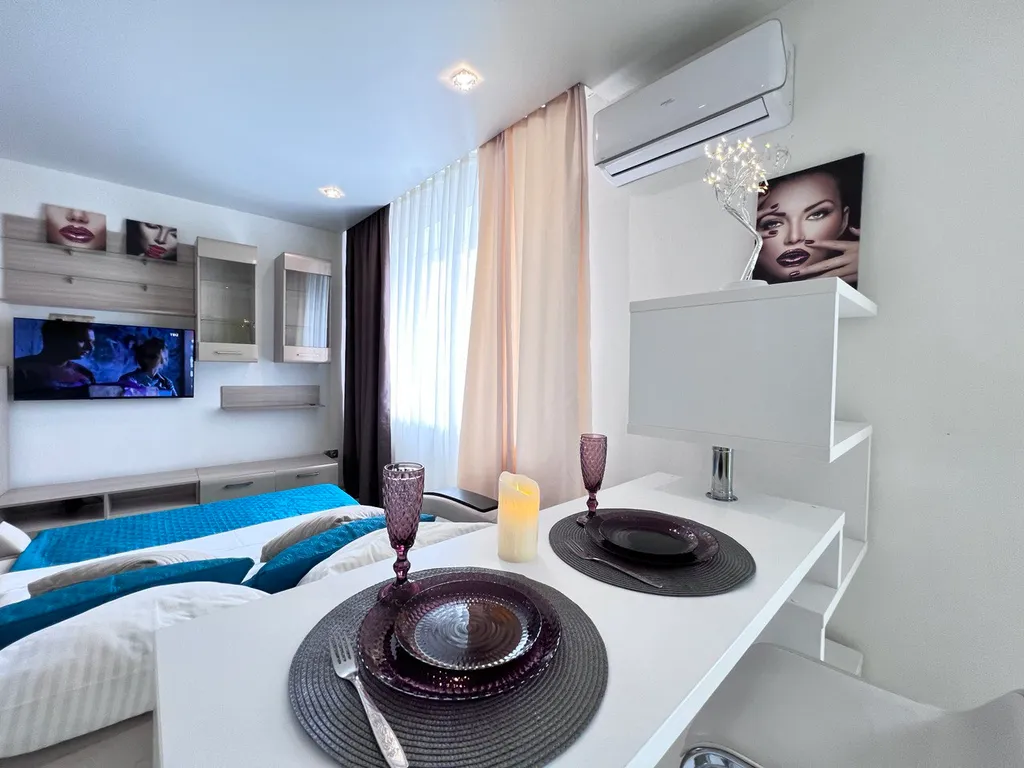 Дизайнерская студия в центре в новом доме