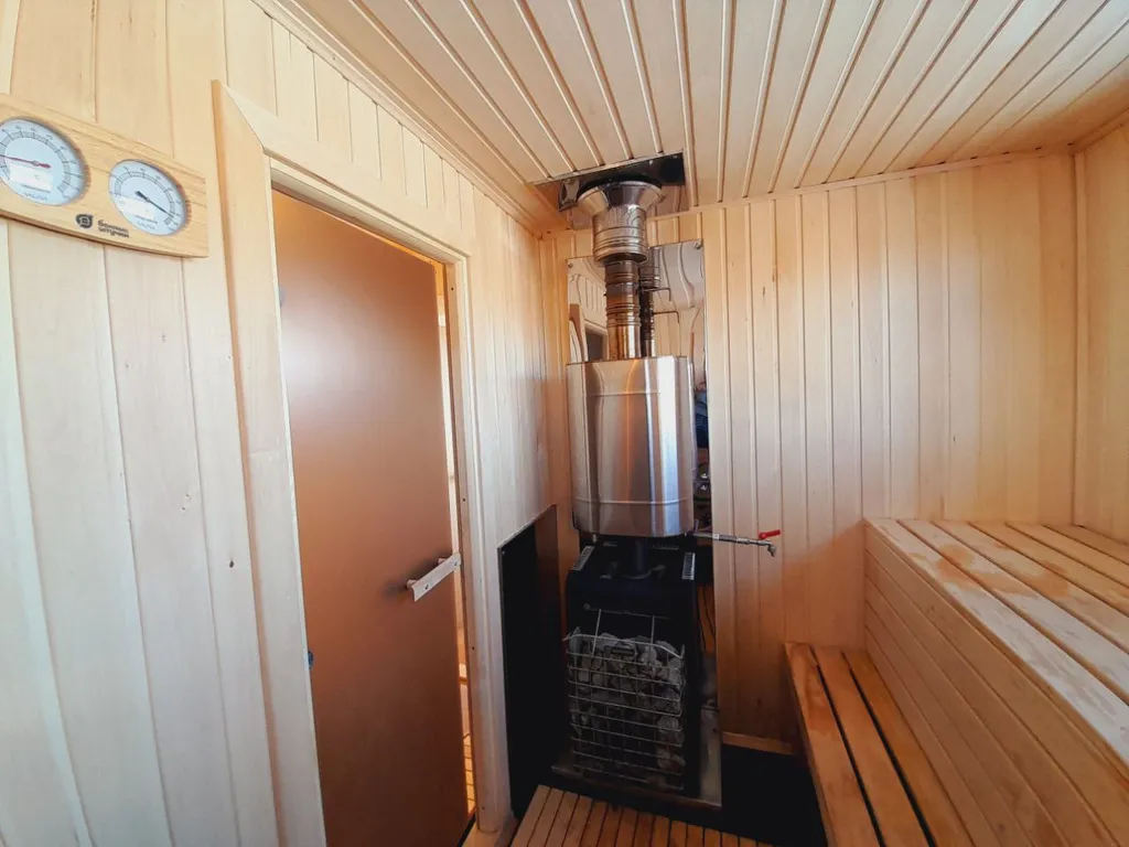 Домик у озера