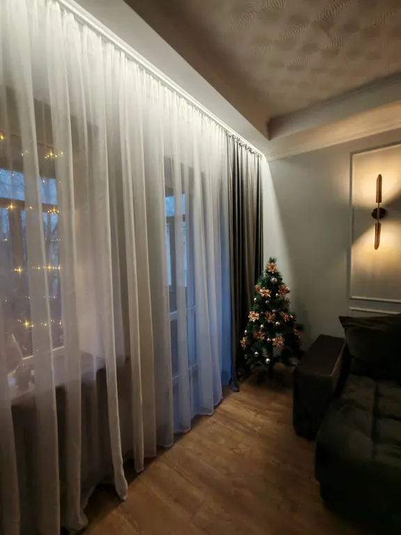 Просторная современная сталинка, в центре рядом с ресторанами и кафе