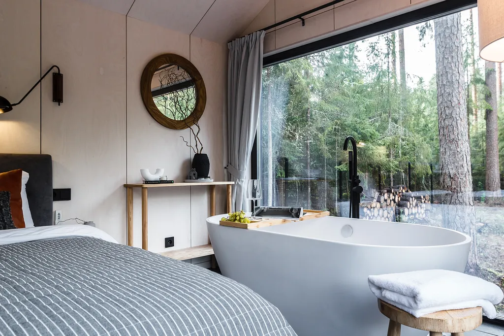 Коттедж Дом с ванной у панорамного окна в хвойном лесу by Lynwood — Вырица