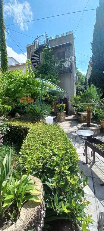 Частный дом с территорией