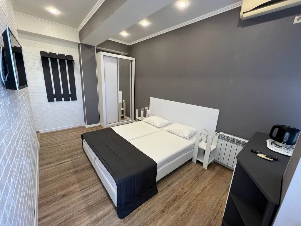 Квартира Двухместный номер с 2 отдельными кроватями и балконом — аренда посуточно в Адлер